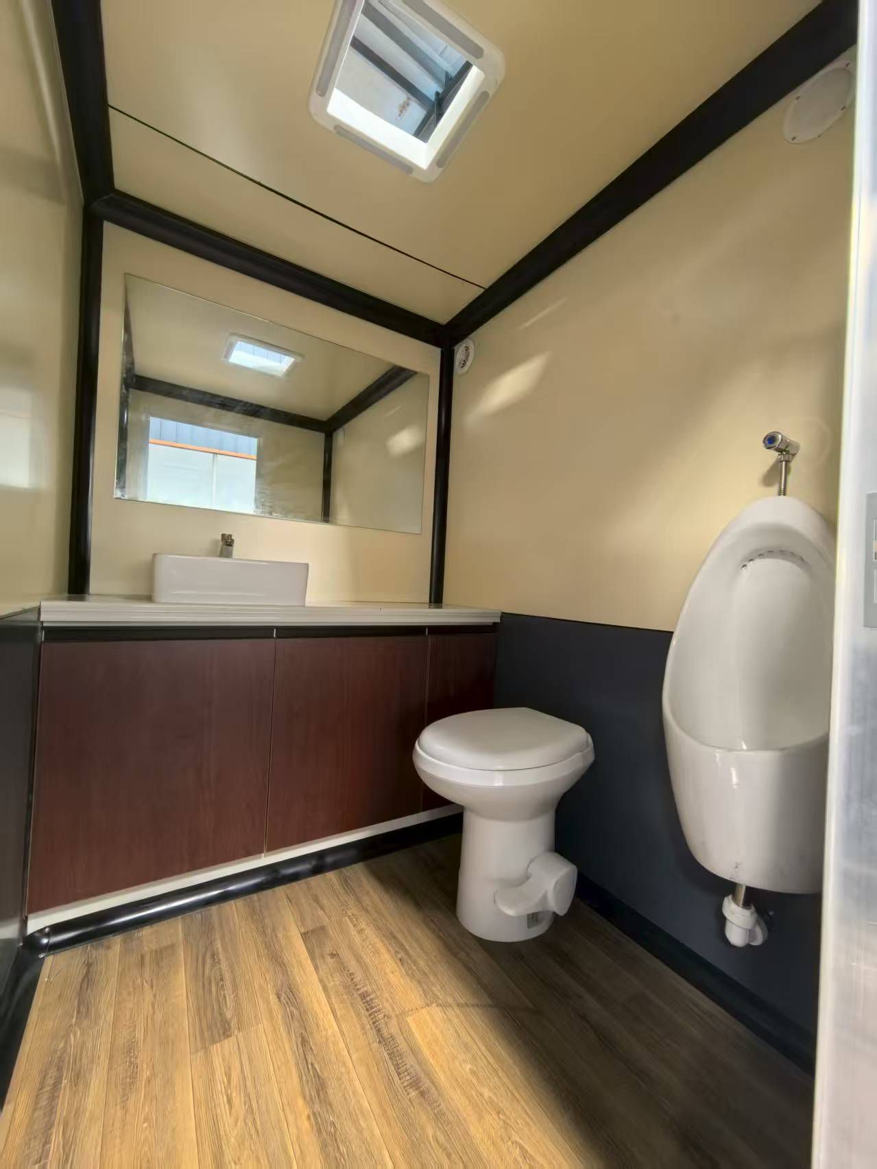 2 STALL RESTROOM TRAILER - Image 4