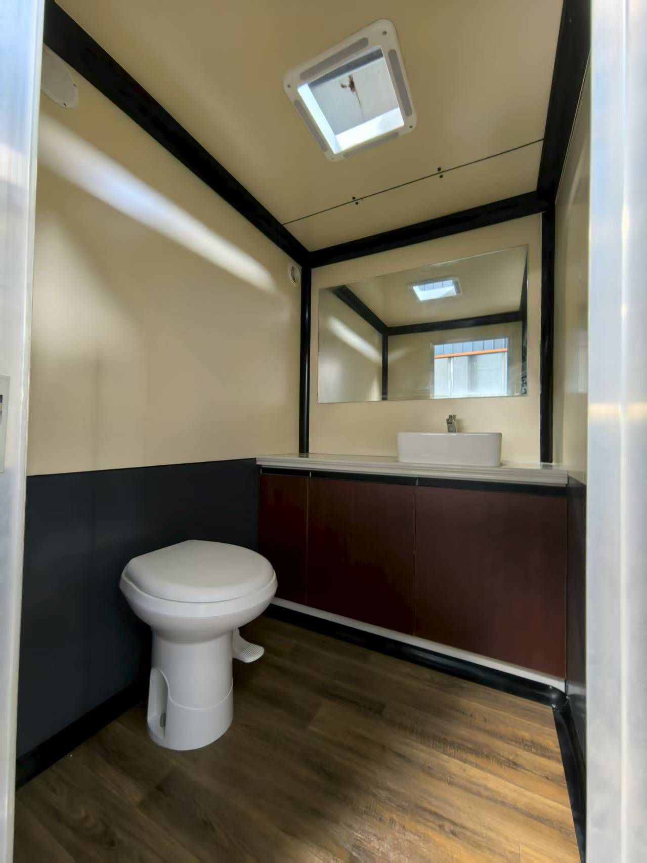 2 STALL RESTROOM TRAILER - Image 3